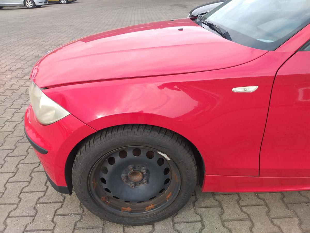 BMW 1er E87 Bj.2006 original Kotflügel vorn links Japanrot